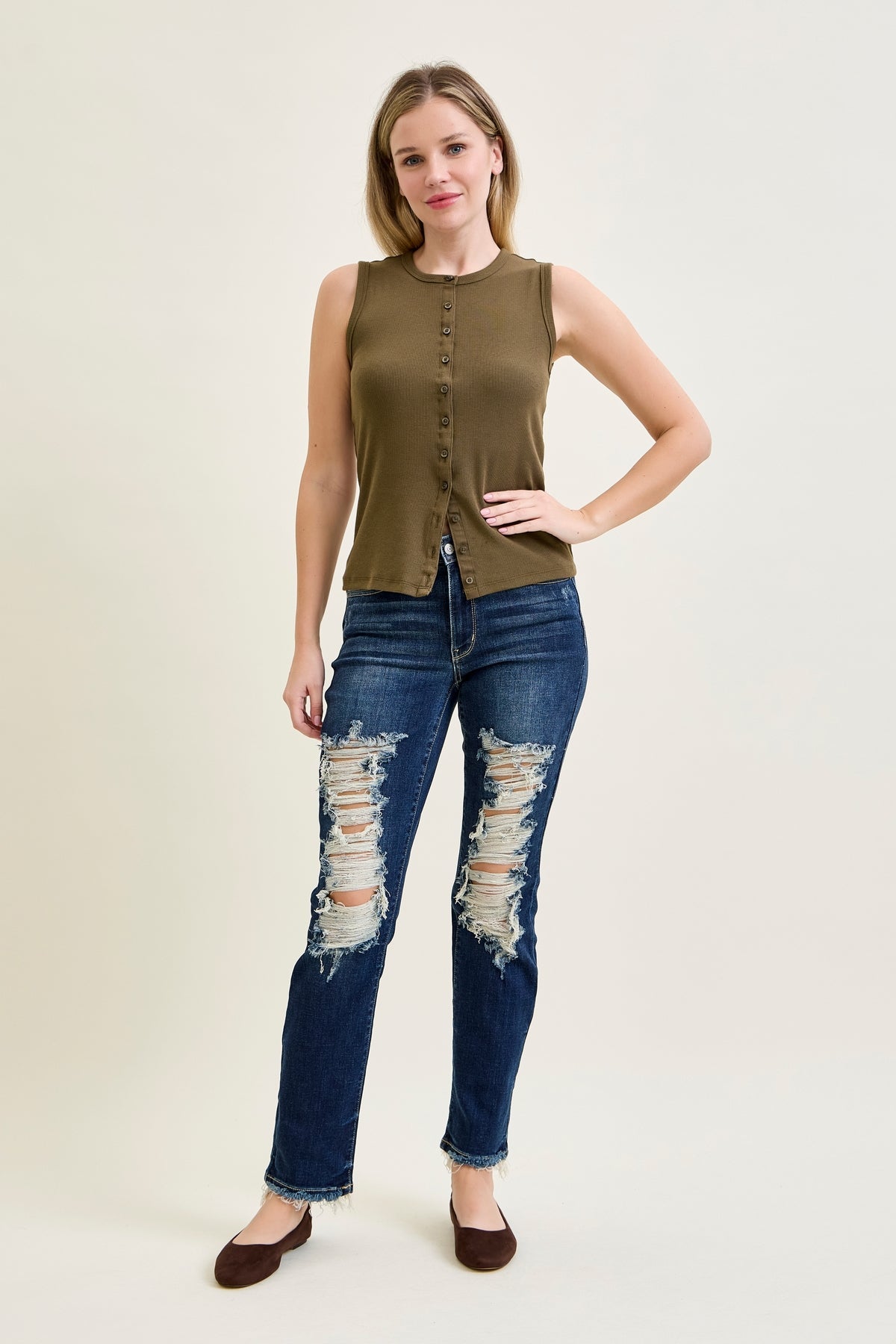 Lisse Mid Rise Ripped Straight Fit Jeans