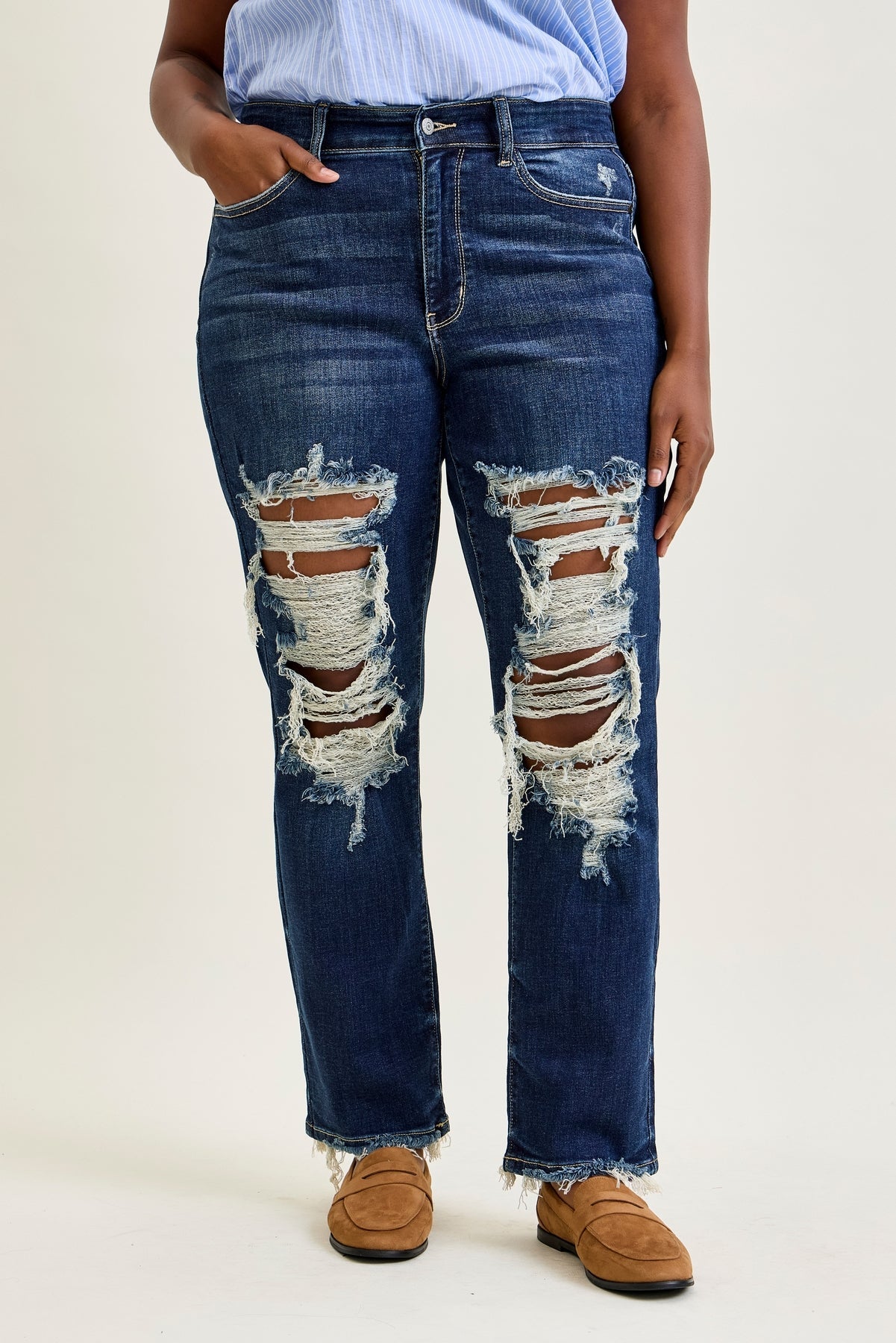 Lisse Mid Rise Ripped Straight Fit Jeans - PLUS