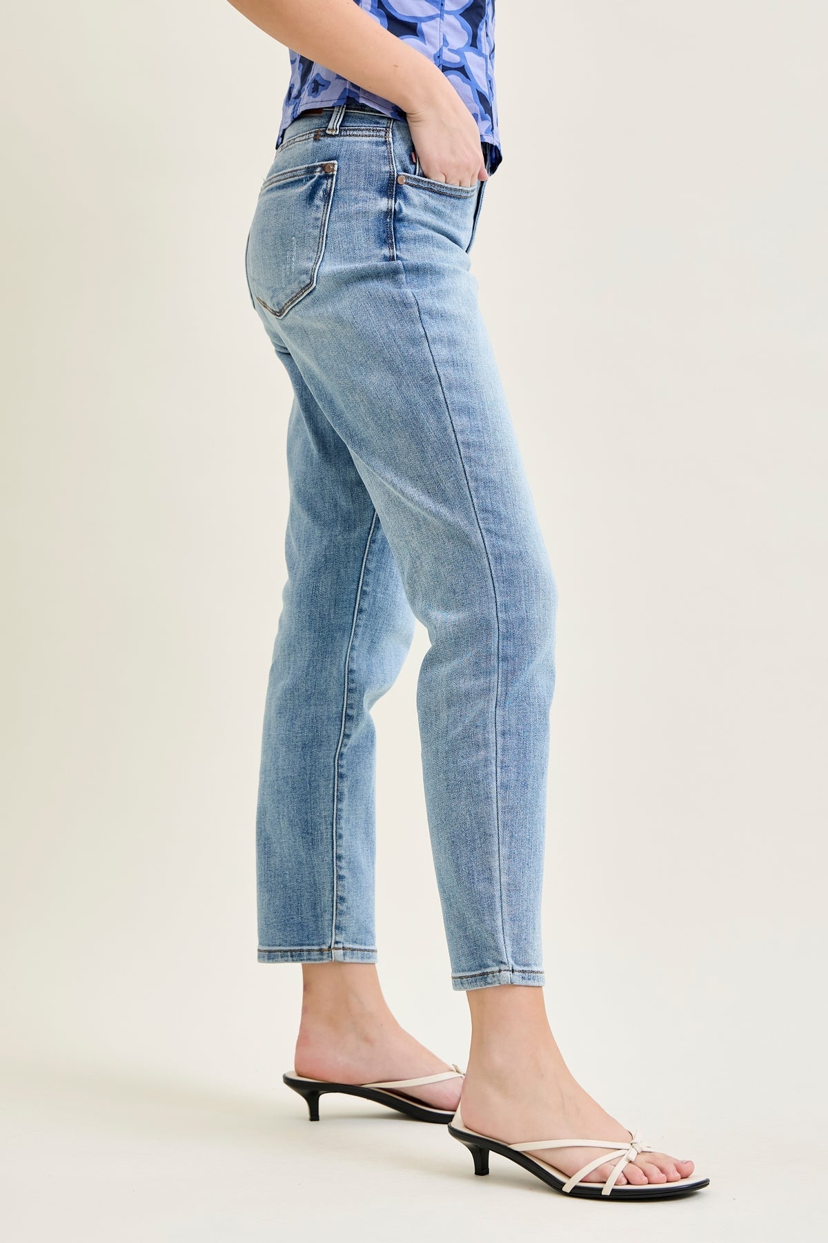 Stacy Vintage Vibes Slim Jeans with a Pocket Perk